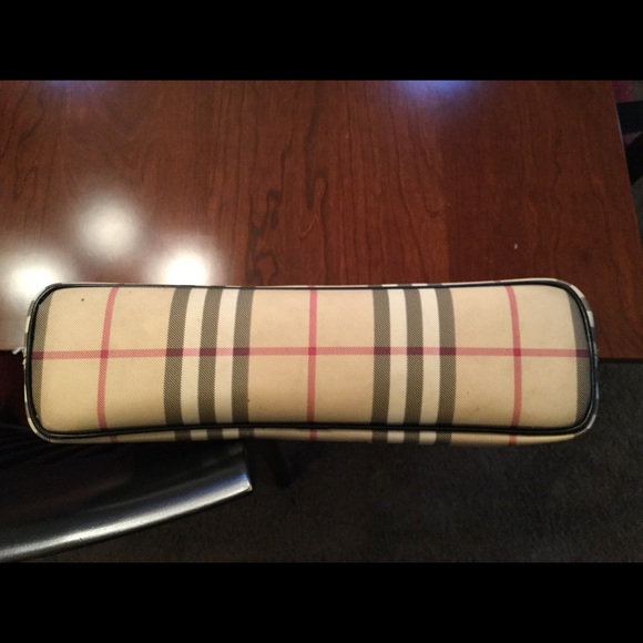 Burberry purse. - Picture 3 of 7